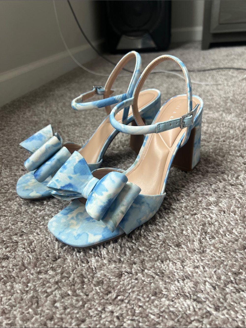 Kelly & Katie Ezrie Sandal Blue Floral Print